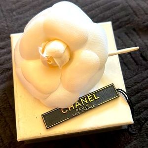 Chanel Camilla broach with original box